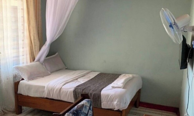 Kisumu Hotel | Torchys Lounge Hotel in Kisumu Unit 8