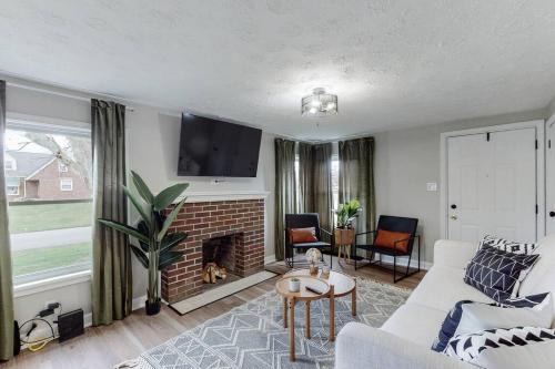 Canton House | Touchdown Bungalow-Charming HOF Village Home