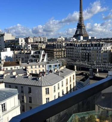 Grenelle Apartment | Tour Eiffel - Studio vue imprenable au-dessus des toits, balcon