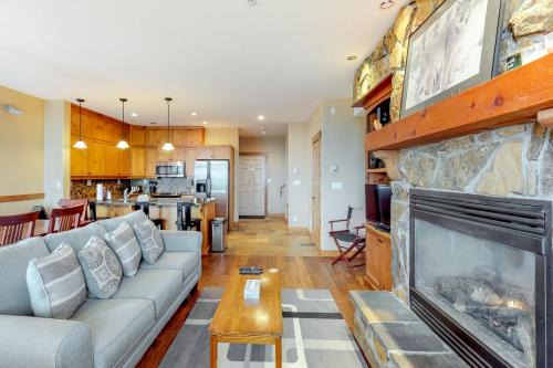 Big White Ski Resort Apartment | Towering Pines 2
