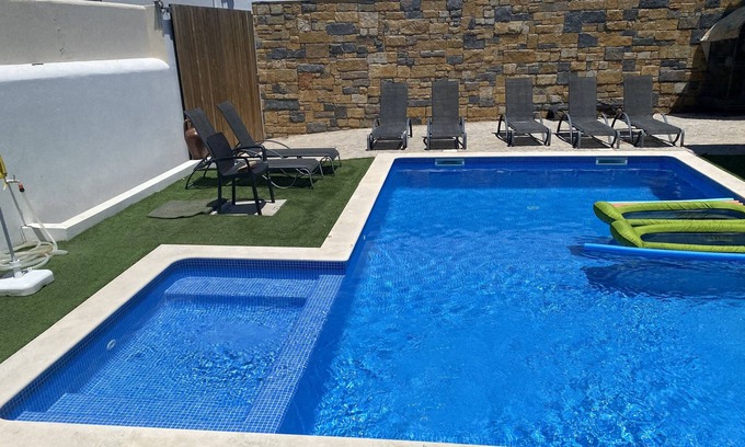 Moncarapacho e Fuseta Villa | town center,near averything,pool heated,air con,dont need car,parking car,wifi