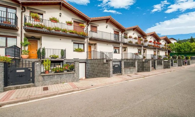 Leitza House | Townhome