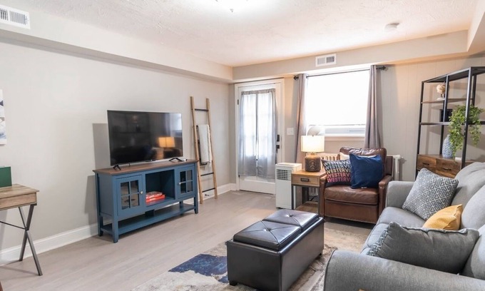 Westerville House | Townhome in downtown Westerville, walking distance to Otterbein