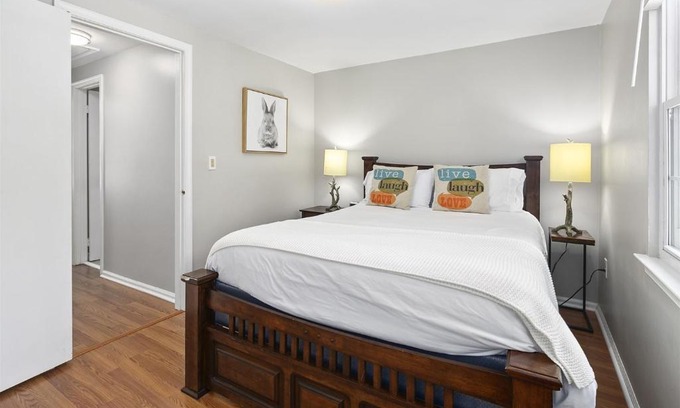 Countryside House | Townhome in No VA, 40 Mins to DC, Pets OK, Fast WiFi