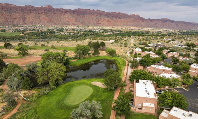 Moab South Valley House | Townhome on Moab Golf Course | Pool | Views!