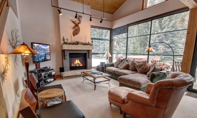 Keystone House | Townhome with Private Hot Tub, Garage and W/D and Private Grill!