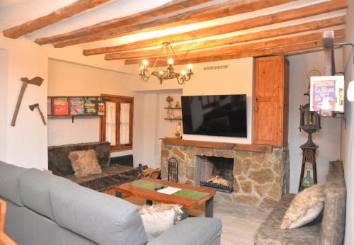 La Pobla de Lillet Apartment | Tríplex Rústico-Moderno hasta 18 plazas - Pobla de Lillet