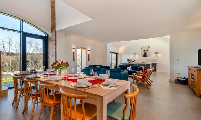 Hoylandswaine House | Tractor Store - Five Bedroom House, Sleeps 10