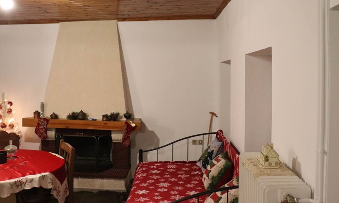 Arachova Ski Chalet | Traditional Arachova Chalet-2min from the center(Pet-friendly)