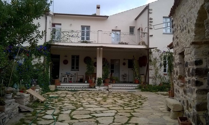 Mogoro House | Traditional and cozy house with garden and inner courtyard in the historic center