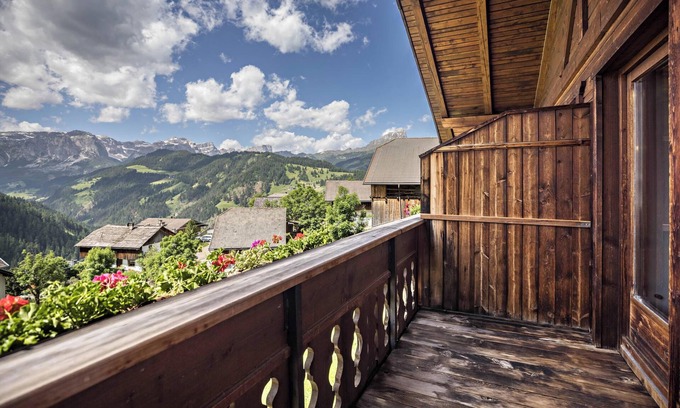 La Valle Apartment | Traditional Apartment "Confolia 2" with Balcony, Mountain View & Wi-Fi
