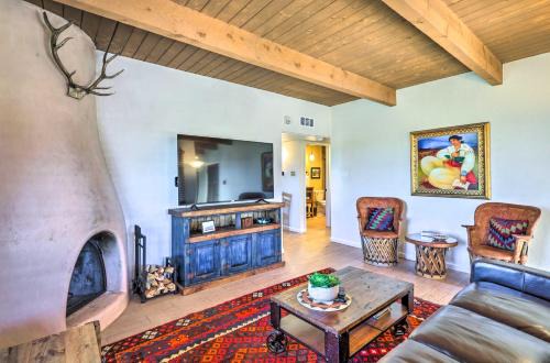 Northeast Santa Fe Apartment | Traditional-Style Adobe Casita - Walk to Dtwn