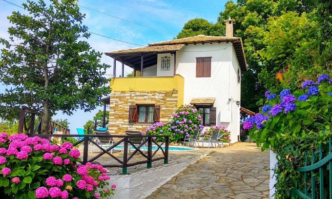 Tsagarada House | Traditional Villa with Private Pool in Pelion