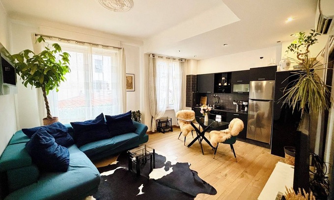 Riquier Apartment | Tramway, quiet pedestrian street near Garibaldi and Vieux-Nice