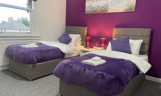 MacMerry Apartment | Tranent Homely Apartment with Main Door (Sleeps 6)