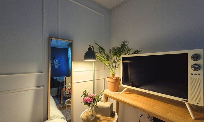 Sangsu-dong Apartment | Tranquil 2-bedroom apartment in Seoul with AC, WiFi. Enjoy your stay