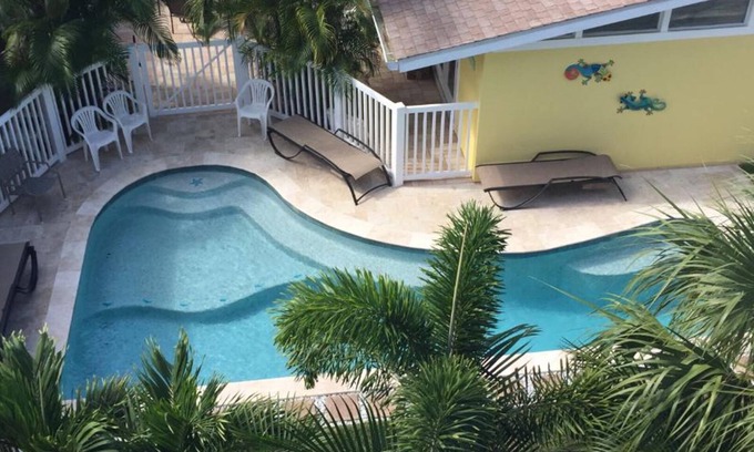 Holmes Beach Apartment | Tranquil AMI Resort Unit 4 all amenities! Central Holmes Beach