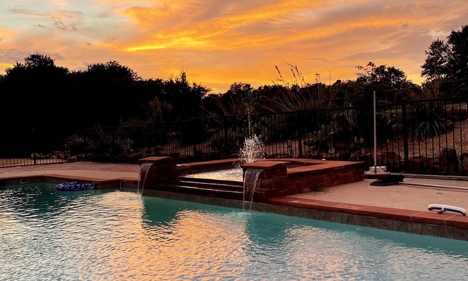 Parker Bed & Breakfast | Tranquil and Luxury Oasis near Southfork Ranch! -Fig Suite