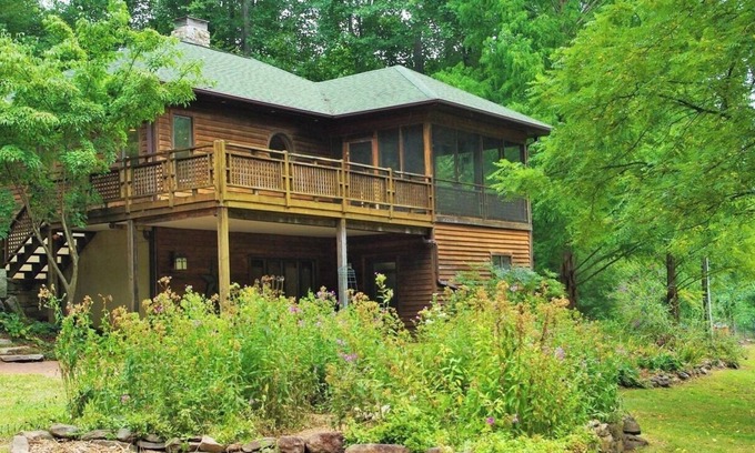Sperryville House | Tranquil Cardinal Hill Cabin- Perfect for Relaxation & Exploration. Pet Friendly