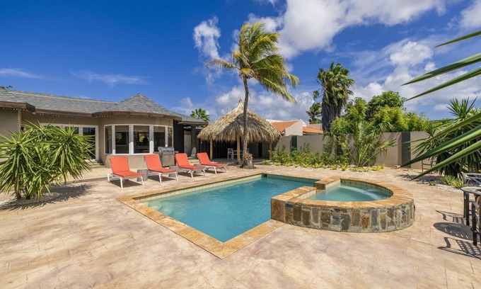 Moko House | Tranquil & Cozy Hideaway Pool BBQ Close to Beaches