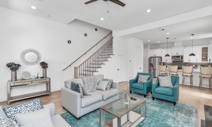 South Central Houston House | Tranquil Downtown Escape with Backyard