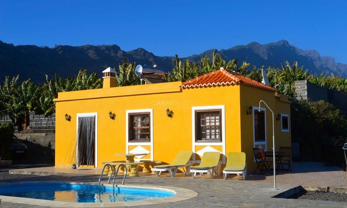 Los Llanos Cottage | Tranquil Cottage with Heated Pool near Tazacorte Beach, Panoramic Cald