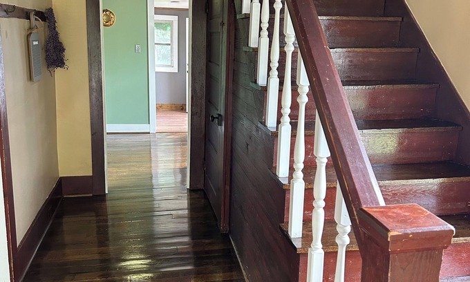 Simmonsville House | Tranquil Escape in New Castle