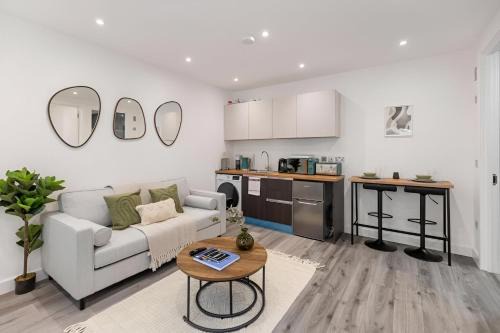 Dudden Hill Apartment | Tranquil Garden Studio in Neasden, London