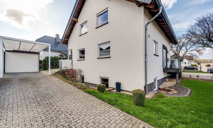 Roes Apartment | Tranquil Getaway in Scenic Roes