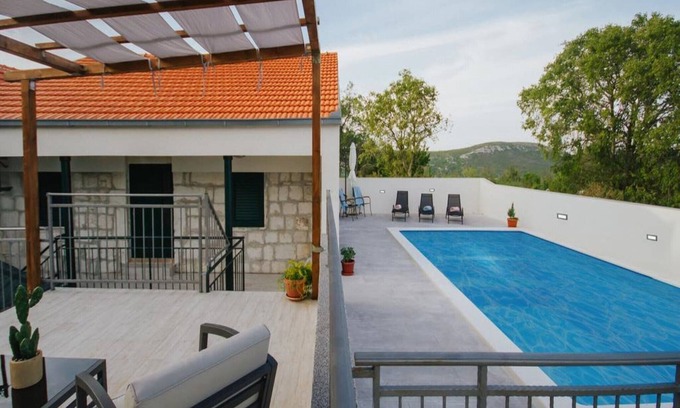 Seget Villa | Tranquil Getaway Villa Prapatnica with Pool and Garden - Three Bedroom Villa with Pool