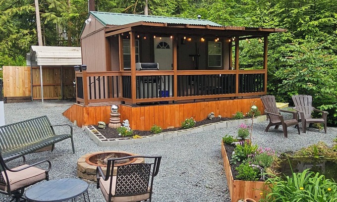 Jordan Road-Canyon Creek House | Tranquil Guest/Tiny house Retreat in Scenic Granite Falls with A/C, Wifi & more.
