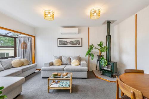 Ponsonby House | Tranquil Haven 2 BR Home Zodiak Stays