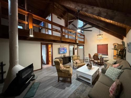 Indian River Estates House | Tranquil, Inviting, and Unique Cedar Cabin Home with Modern Finishes, Smart TV's, and WIFI!