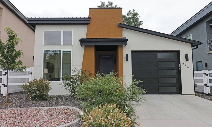Grand Junction House | Tranquil Modern Haven Allergy Friendly
