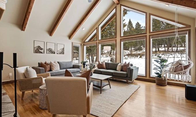 East Kootenay Apartment | Tranquil Pines | Hot Tub | Fire Pit | Playground