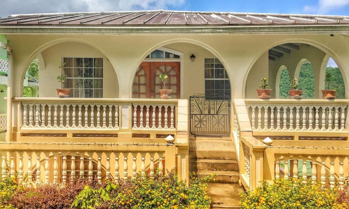 Soufriere Quarter Apartment | Tranquil Penthouse Flat w/balcony view, super close to the beach
