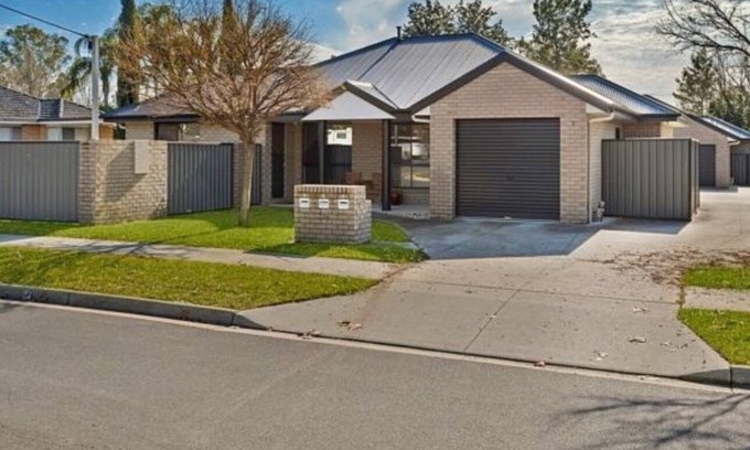 East Albury Apartment | Tranquil Pet friendly, close to the airport, free NBN and Netflix!