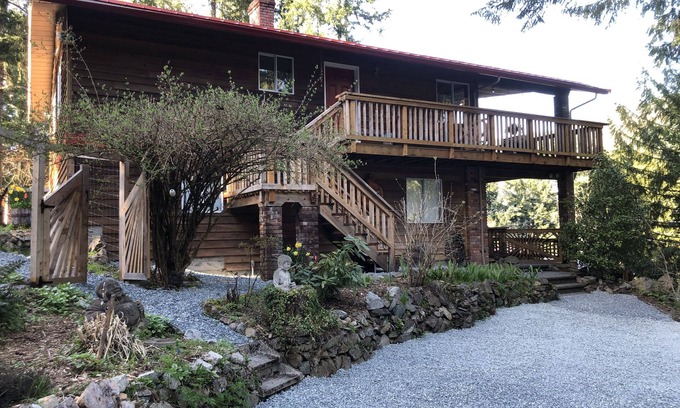 Shawnigan Lake House | Tranquil Retreat: Cozy Home with Captivating Lake Views in Shawnigan Lake, BC