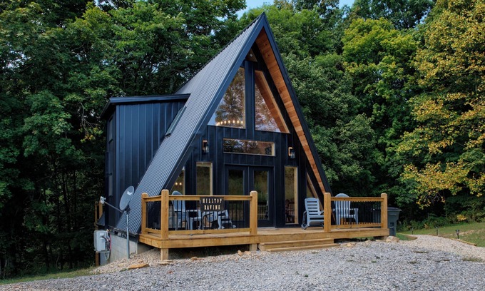 McArthur Cabin | Tranquil retreat nestled in the breathtaking landscape of Hocking Hills.