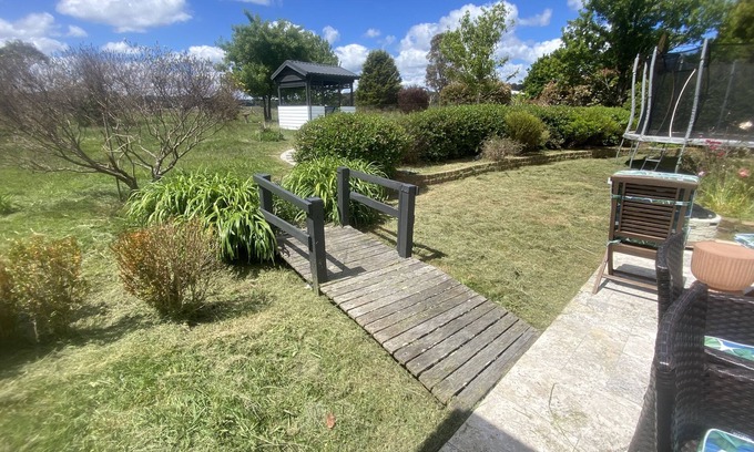 Bundanoon House | Tranquil Retreat with Stunning Mountain and Country Views –Your Perfect Getaway!