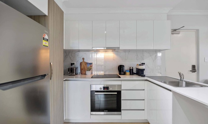 Rockingham Apartment | Tranquil Rockingham Base for Corporate Guests