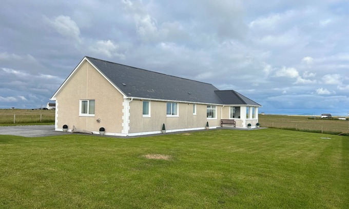 Baleshare House | TRANQUIL SANDS - A Pet Friendly Bungalow, walking distance to a stunning Beach