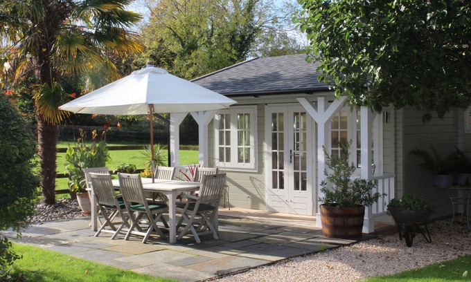 Woolstone Cabin | Tranquil setting at the foot of White Horse Hill, The Downs & The Ridgeway Pathn