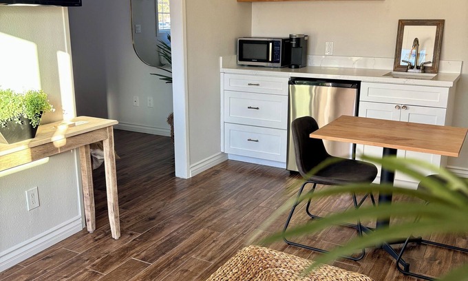 Thousand Oaks Apartment | Tranquil studio, private entrance, patio, Tesla charger, central Thousand Oaks