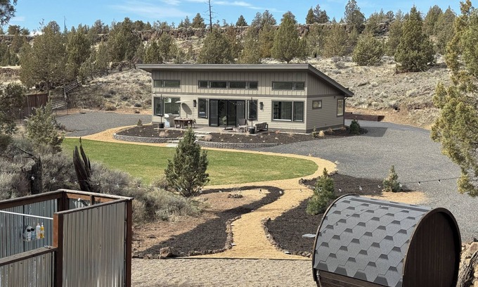 Crooked River Ranch House | Tranquil Wellness Oasis-Barrel Sauna/Cold Plunge/RedLite/Juicer/Walking Paths