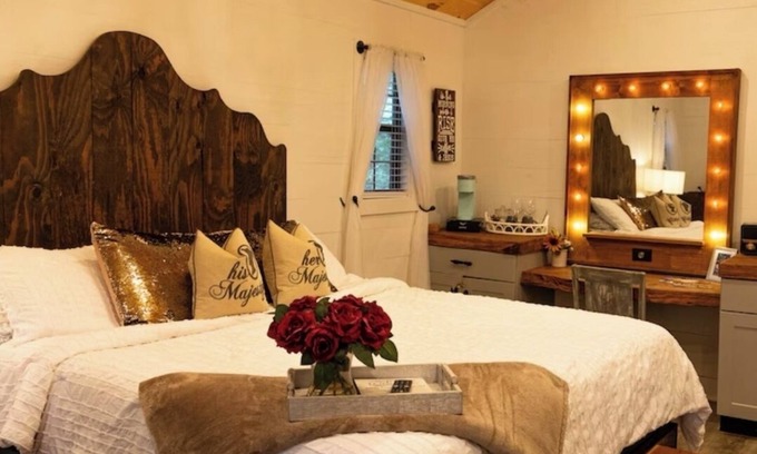 Valley View House | Tranquility Cabin - experience the wild wonders of Oak Meadow Ranch