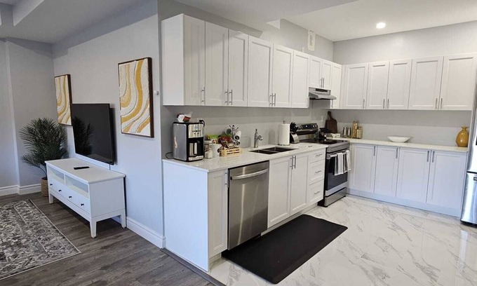 Innisfil House | Tranquility Haven in Barrie