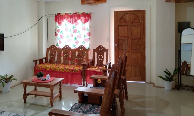 Baguio Apartment | Transient Apartment with Mountain View - 8 min to Burnham Park