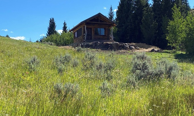 Ennis Cabin | Trapper's Cabin on Firetower ranch