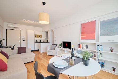 Quartiere XI Portuense Apartment | Trastevere-Colosseo, Elegant Apartment Wi-Fi & A-C